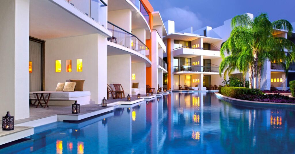 Swim-Up+SuitesSecrets Aura Cozumel